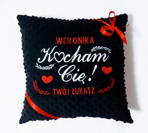 Poduszka z haftem na Walentynki 